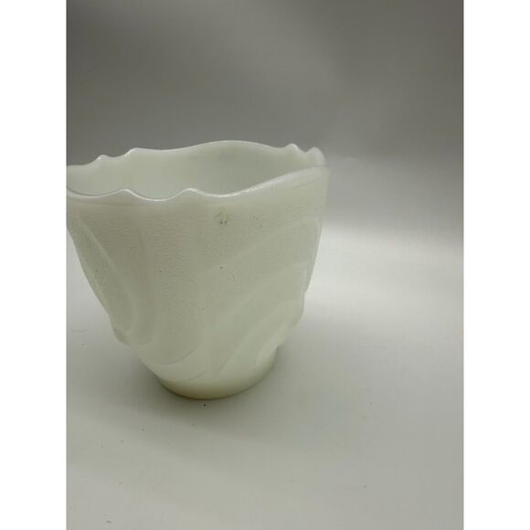 E. O. Brody Milk Glass Vase Spiral Pattern 4.5” - Picture 2 of 6